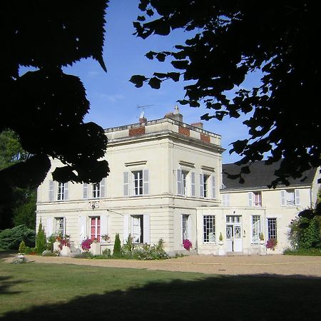 Les Longchamps Bed & Breakfast Neuillé Exterior foto