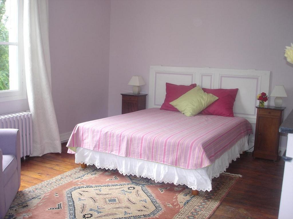 Les Longchamps Bed & Breakfast Neuillé Exterior foto