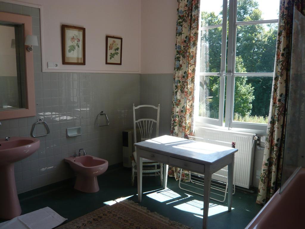 Les Longchamps Bed & Breakfast Neuillé Exterior foto