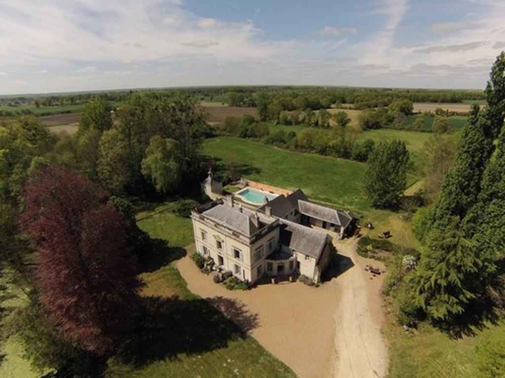 Les Longchamps Bed & Breakfast Neuillé Exterior foto