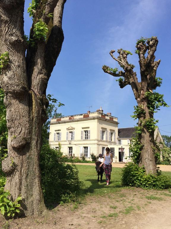 Les Longchamps Bed & Breakfast Neuillé Exterior foto