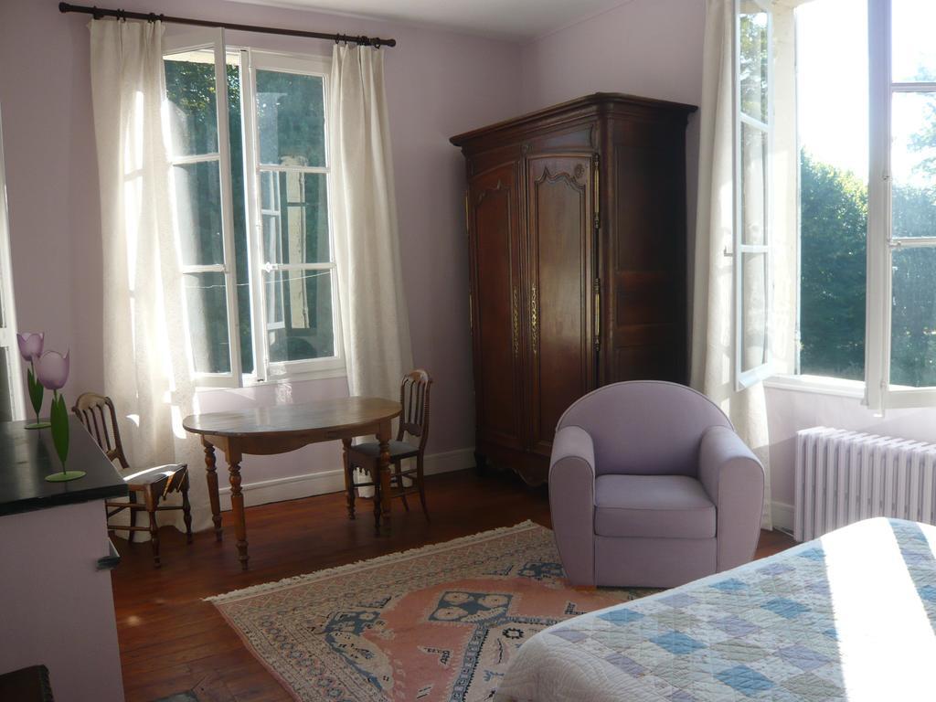 Les Longchamps Bed & Breakfast Neuillé Exterior foto