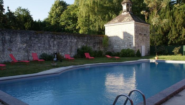 Les Longchamps Bed & Breakfast Neuillé Exterior foto