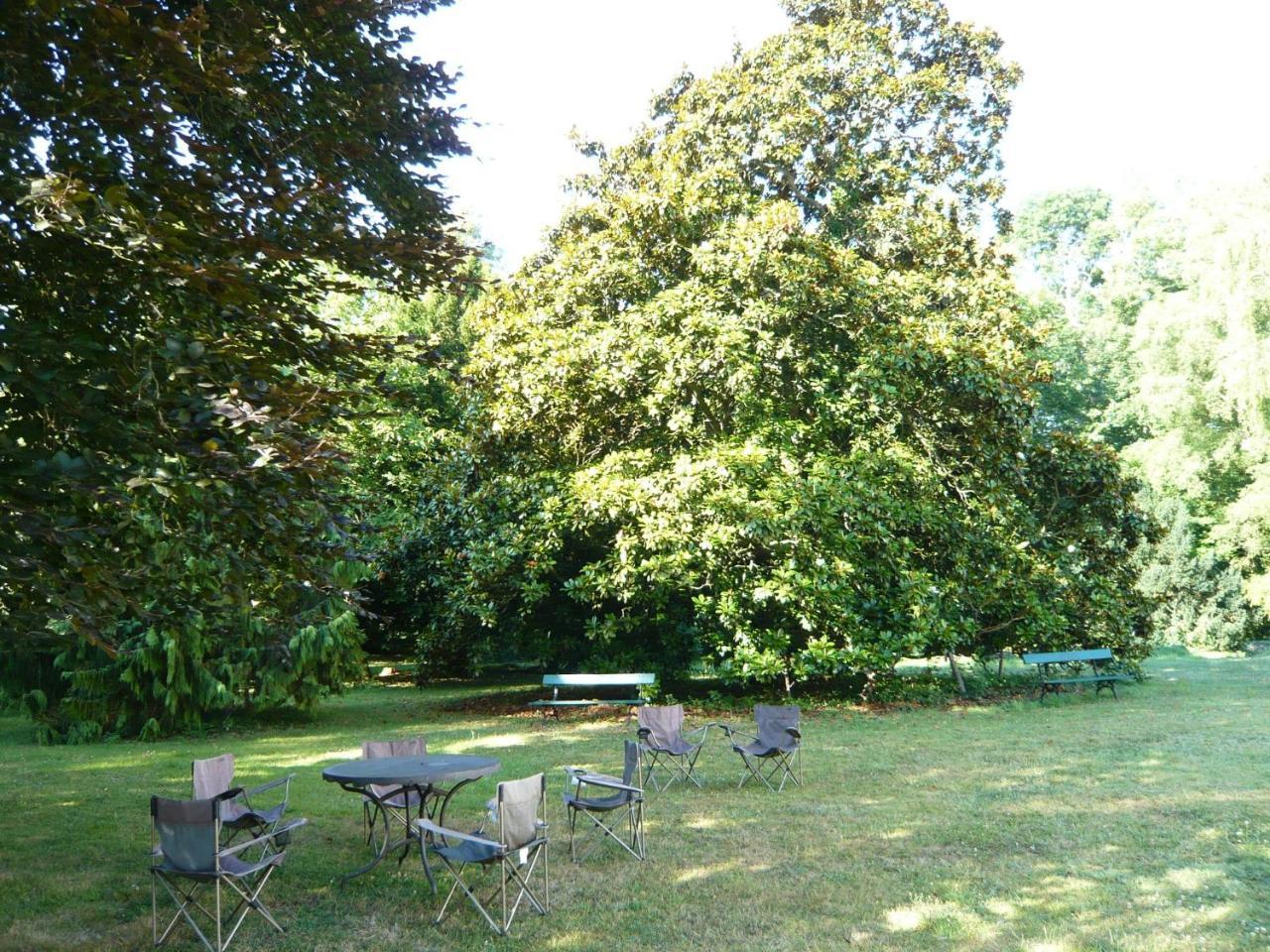 Les Longchamps Bed & Breakfast Neuillé Exterior foto