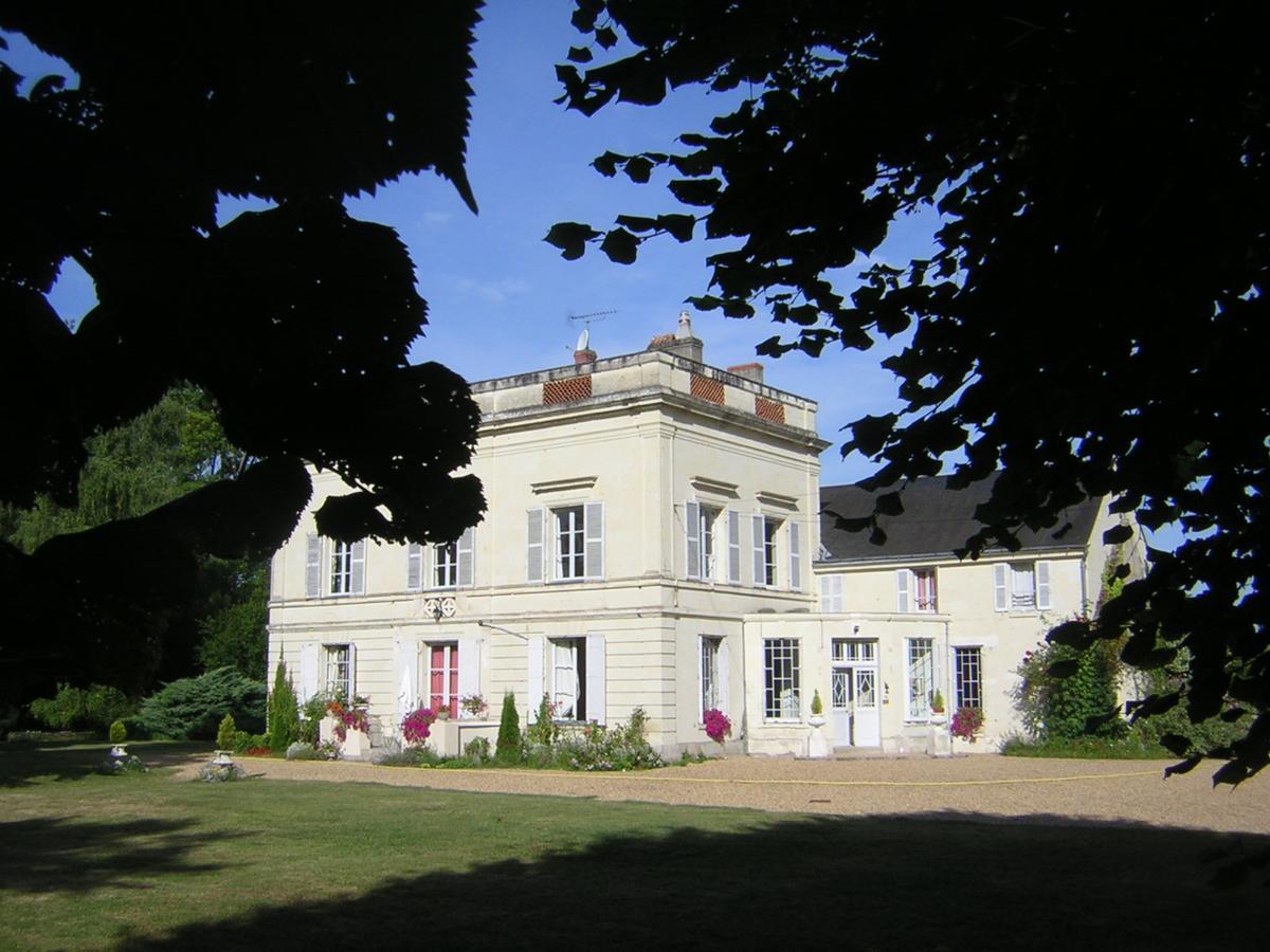 Les Longchamps Bed & Breakfast Neuillé Exterior foto