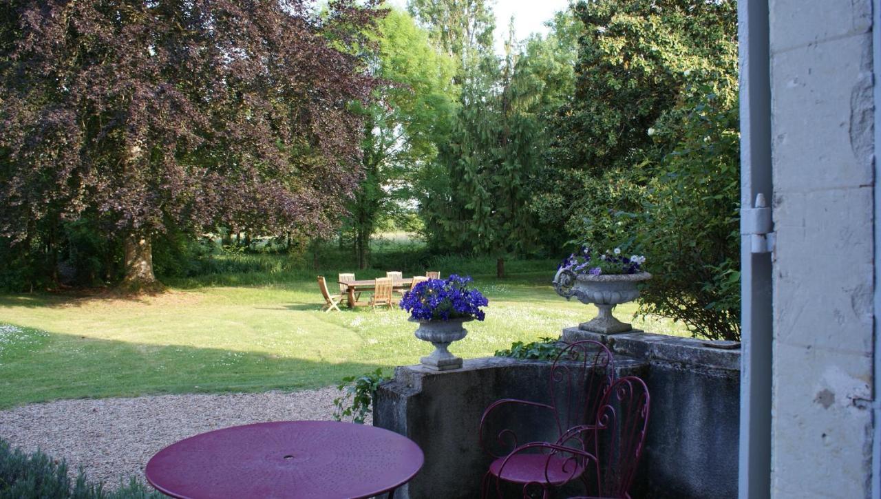 Les Longchamps Bed & Breakfast Neuillé Exterior foto